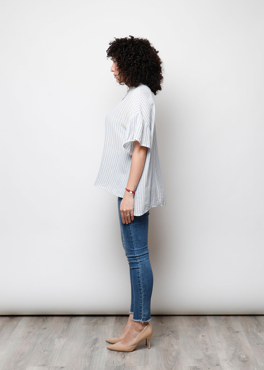 Blusa aperta con bottini rigata