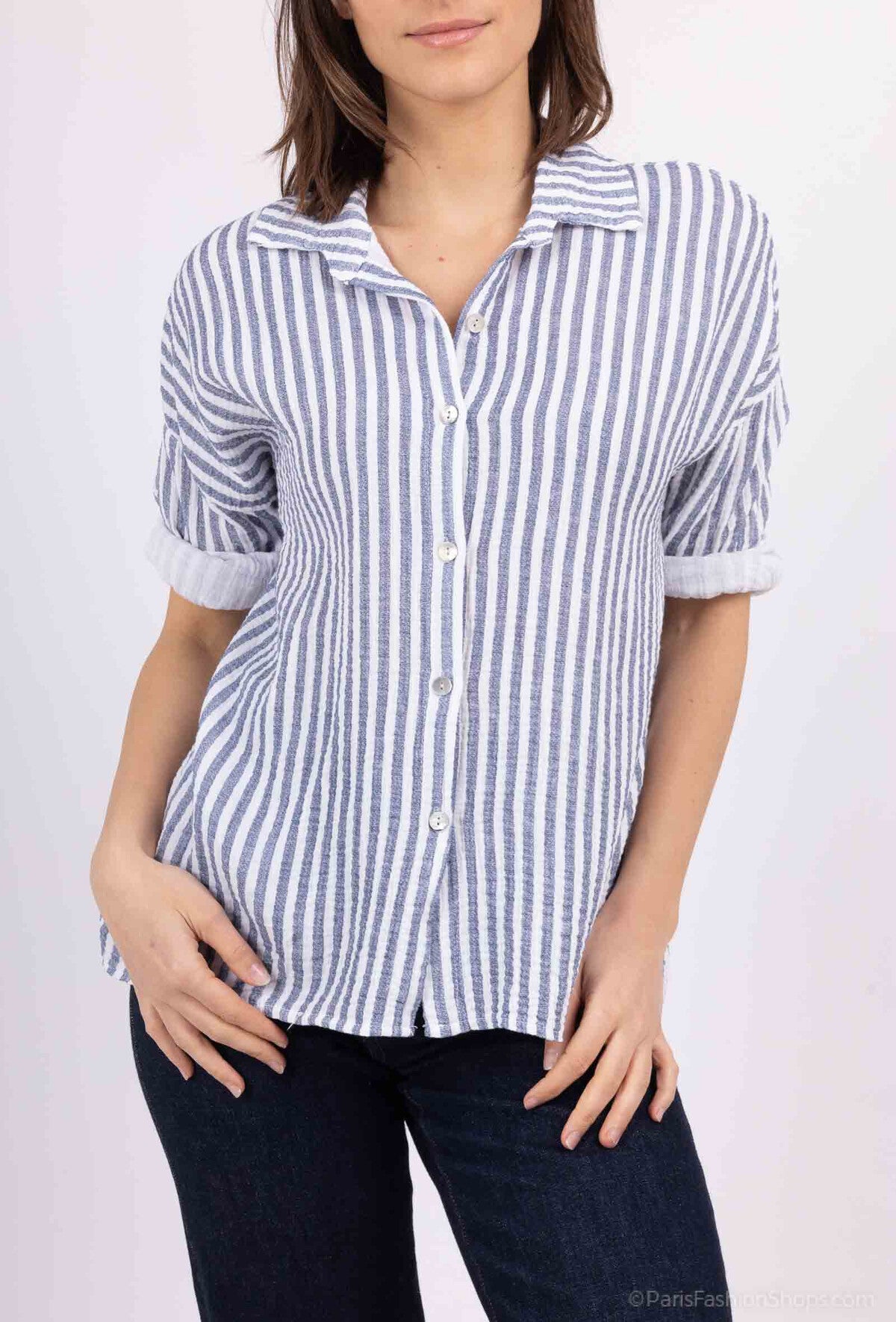 Camicia aperta rigata con bottoni in 100% cotone