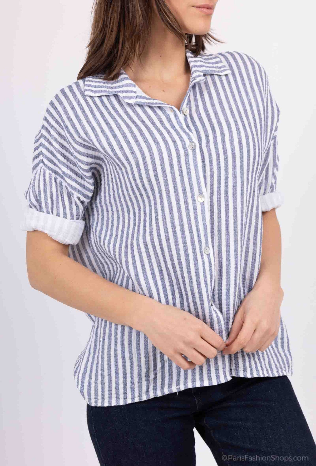 Camicia aperta rigata con bottoni in 100% cotone