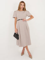 Abito Midi Elegante a Ruota con Cintura e Dettagli