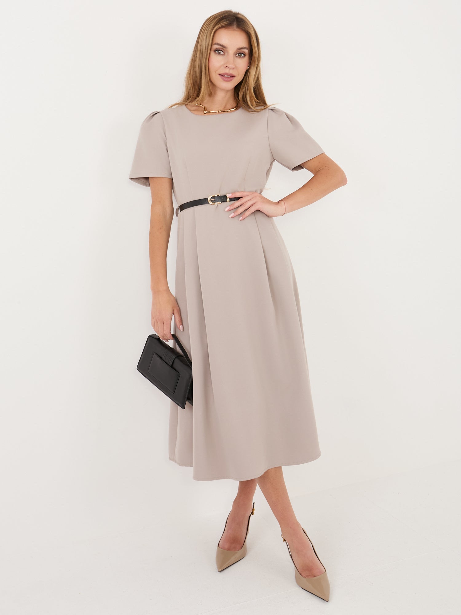 Abito Midi Elegante a Ruota con Cintura e Dettagli