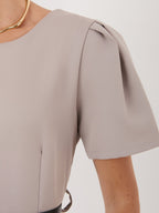 Abito Midi Elegante a Ruota con Cintura e Dettagli