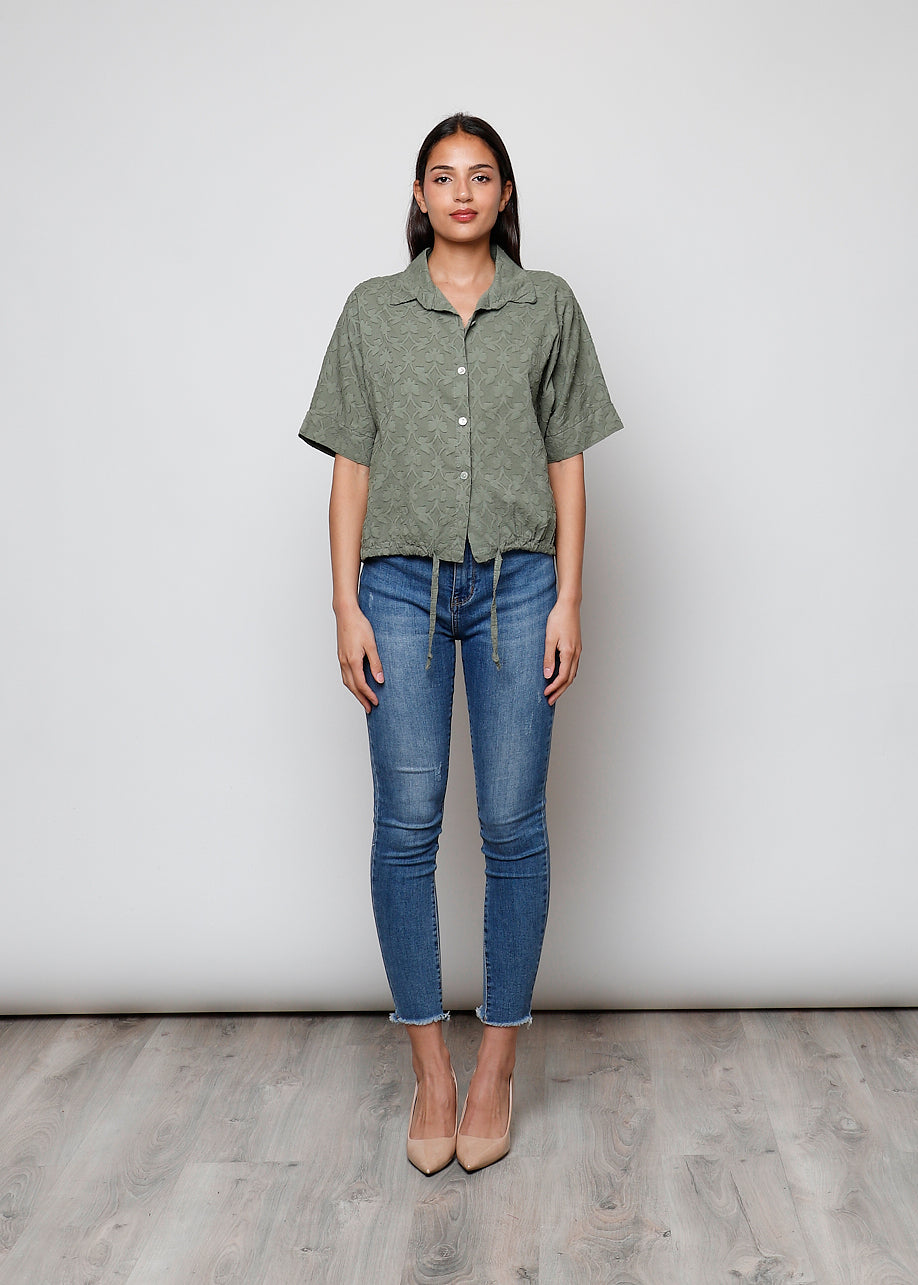 Blusa aperta con bottini
