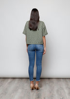 Blusa aperta con bottini