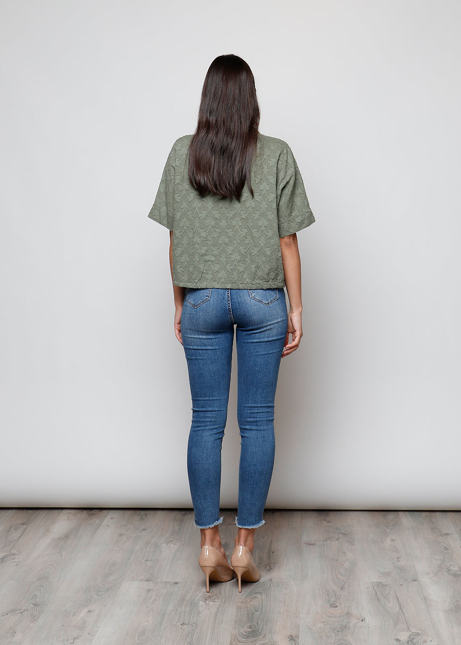 Blusa aperta con bottini