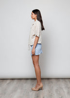 Blusa aperta con bottini