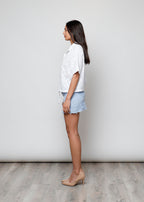 Blusa aperta con bottini