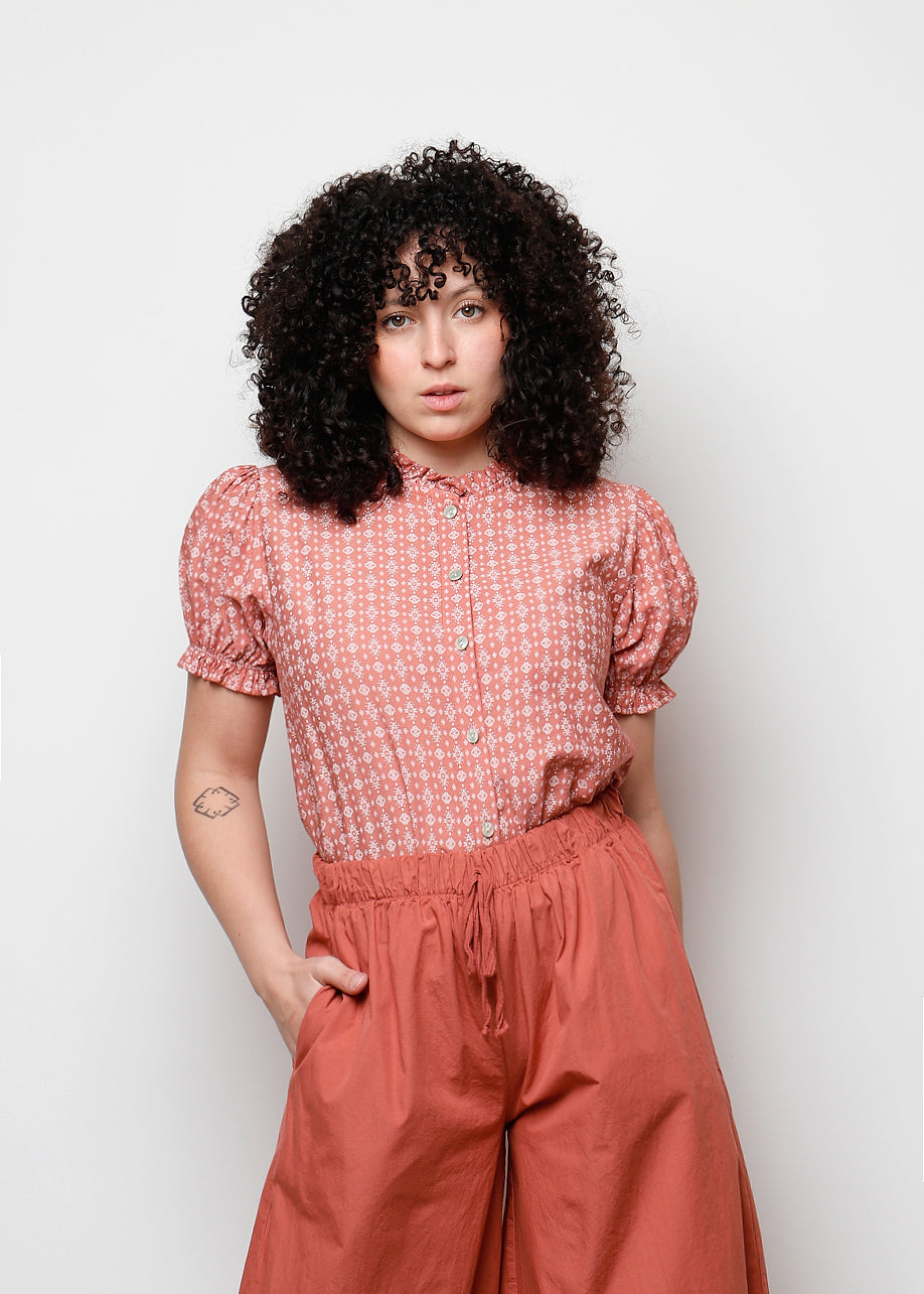 Blusa in viscosa aperta con colletto