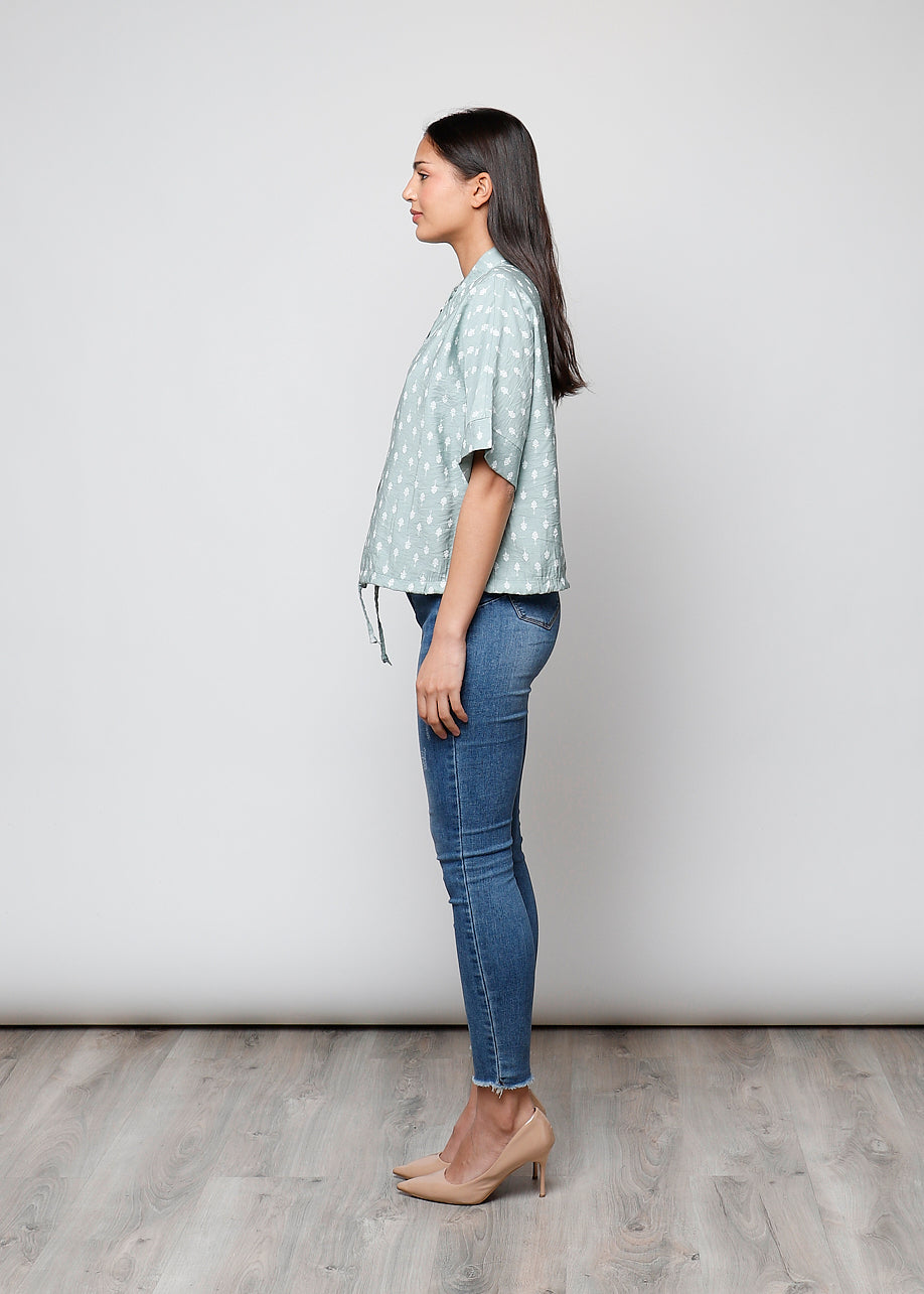 Blusa aperta con bottoni