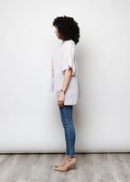 Blusa aperta con bottini rigata