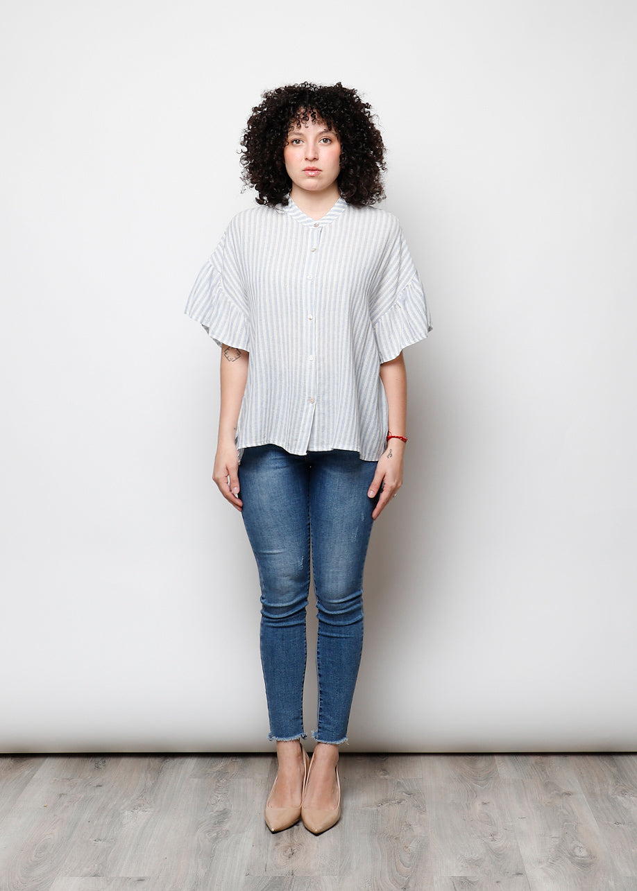 Blusa aperta con bottini rigata
