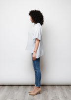 Blusa aperta con bottini rigata