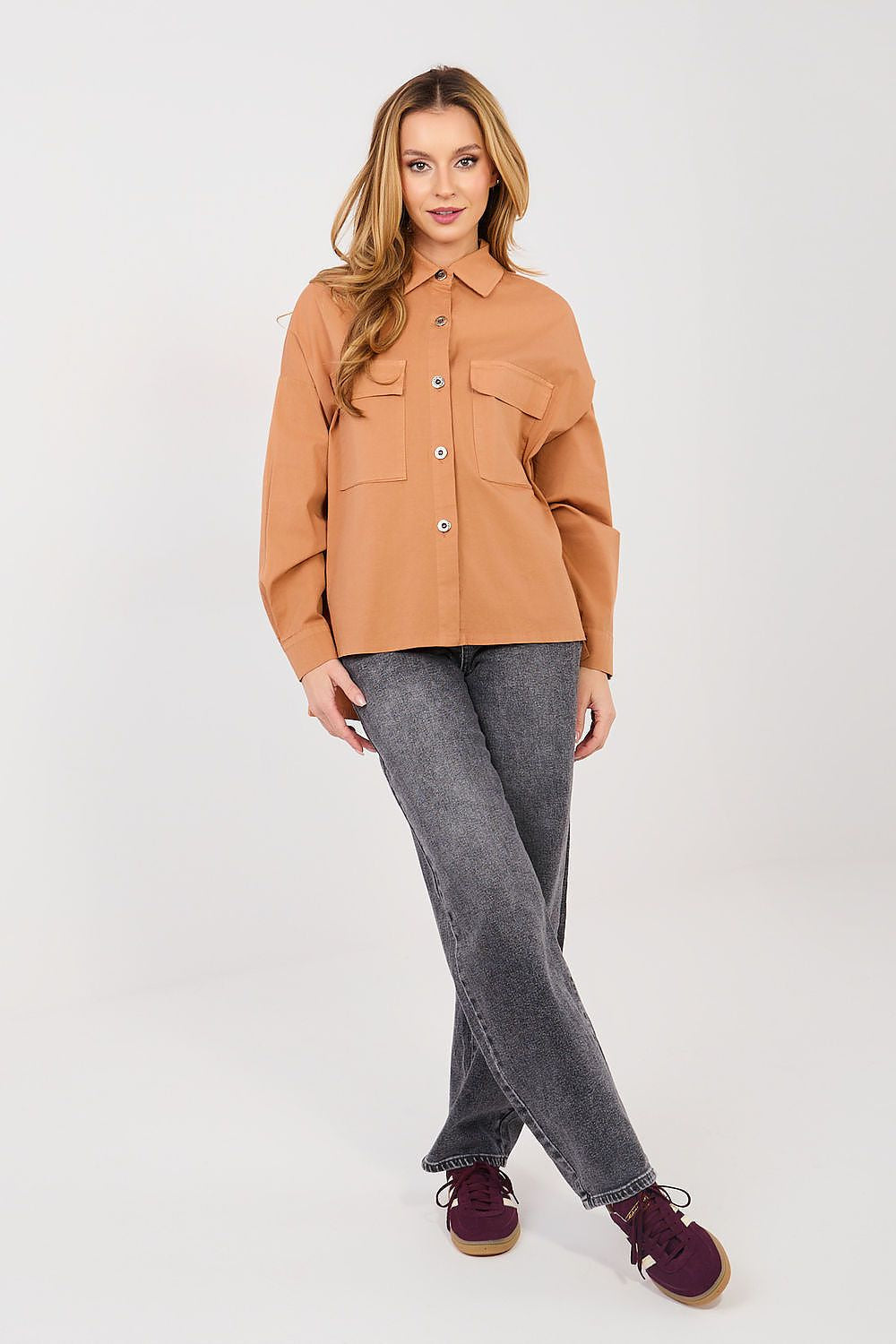 Camicia da donna in cotone elasticizzato dal taglio
