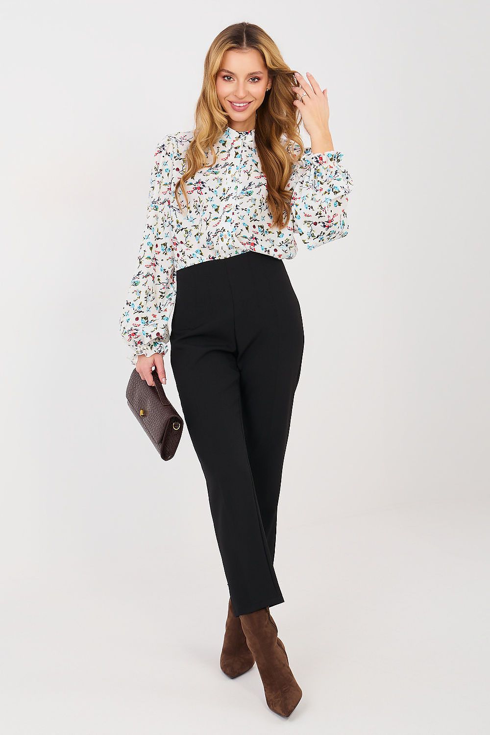 Camicia elegante da donna con maniche lunghe a sbuffo