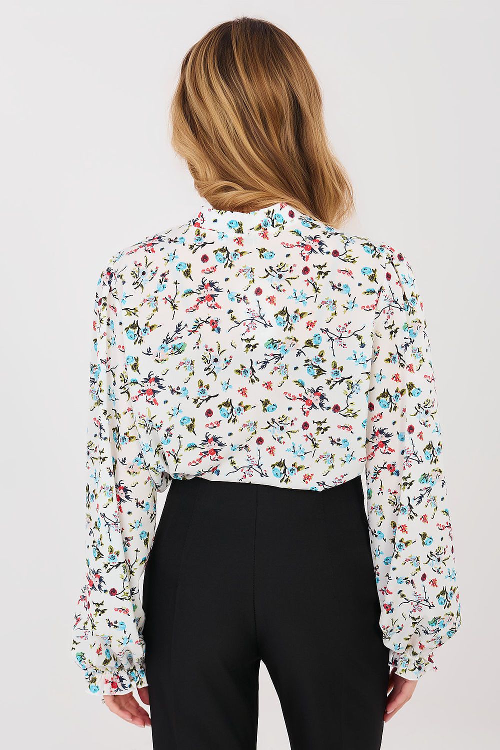 Camicia elegante da donna con maniche lunghe a sbuffo