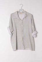 Camicia aperta rigata con bottoni in 100% cotone