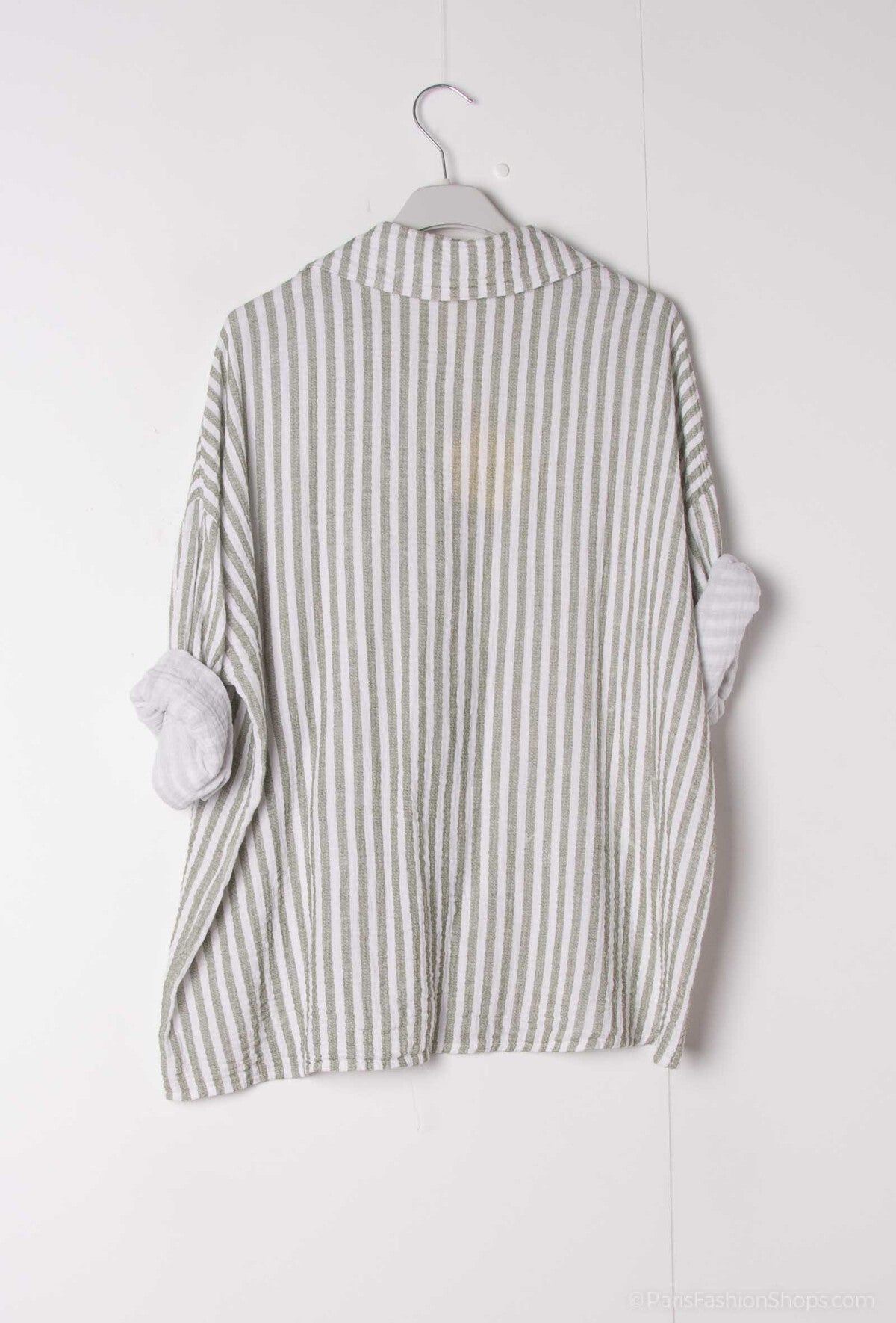 Camicia aperta rigata con bottoni in 100% cotone
