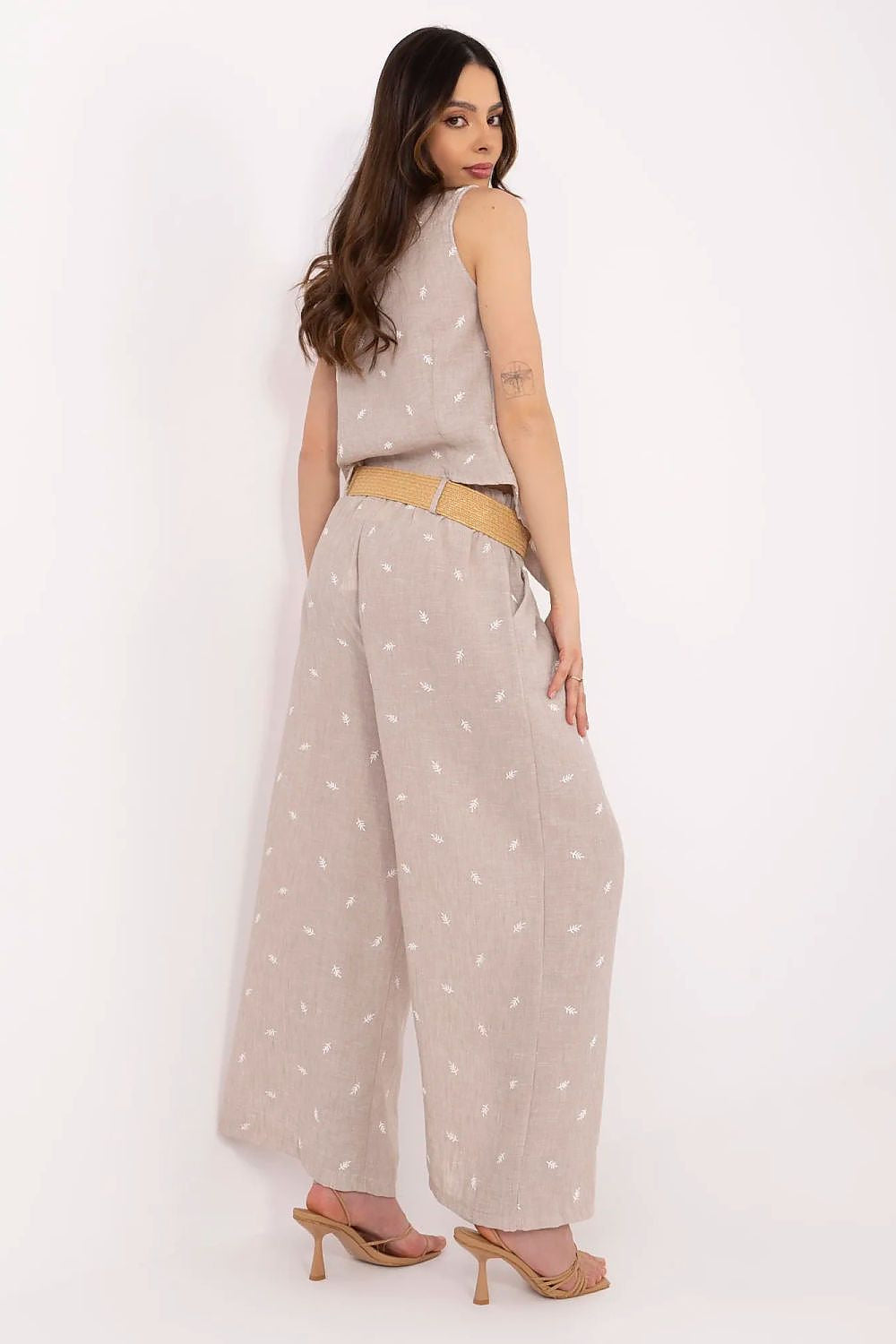 Completo composto da gilet aderente e pantaloni - 212298