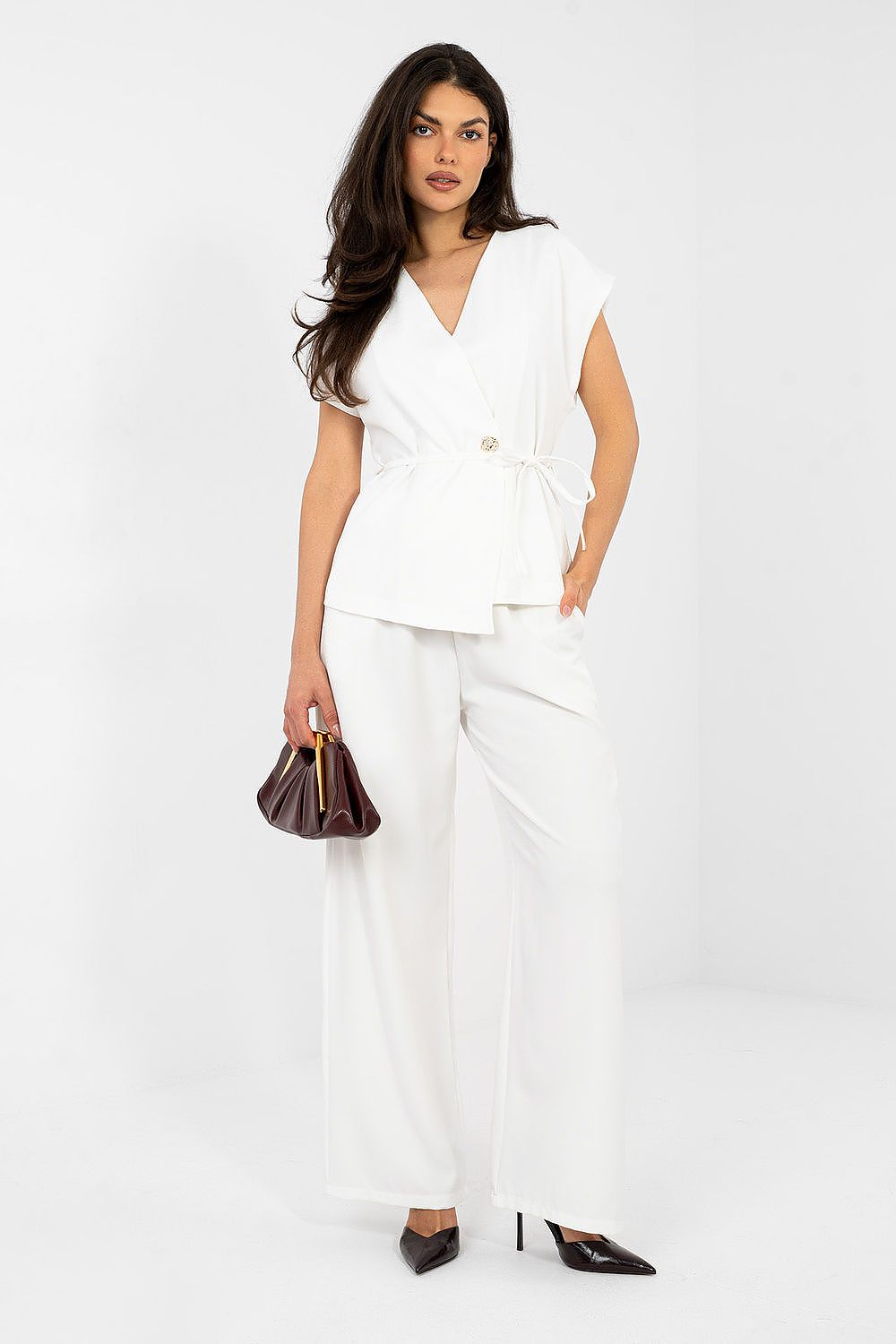 Completo elegante da donna con gilet a maniche corte