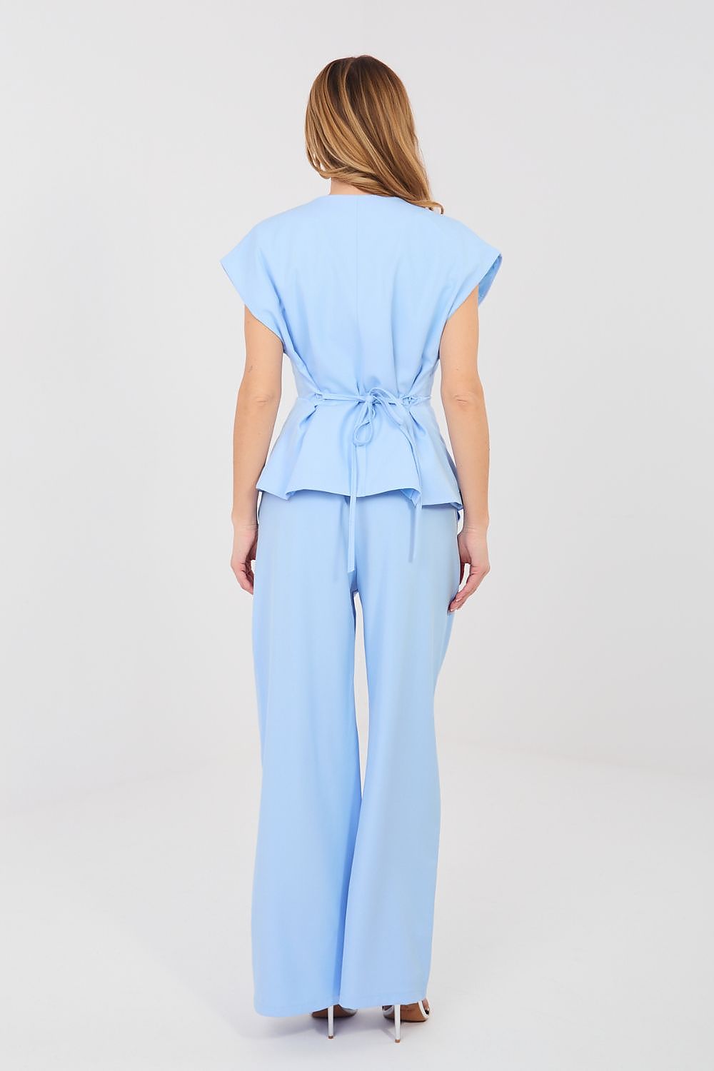 Completo elegante da donna con gilet a maniche corte