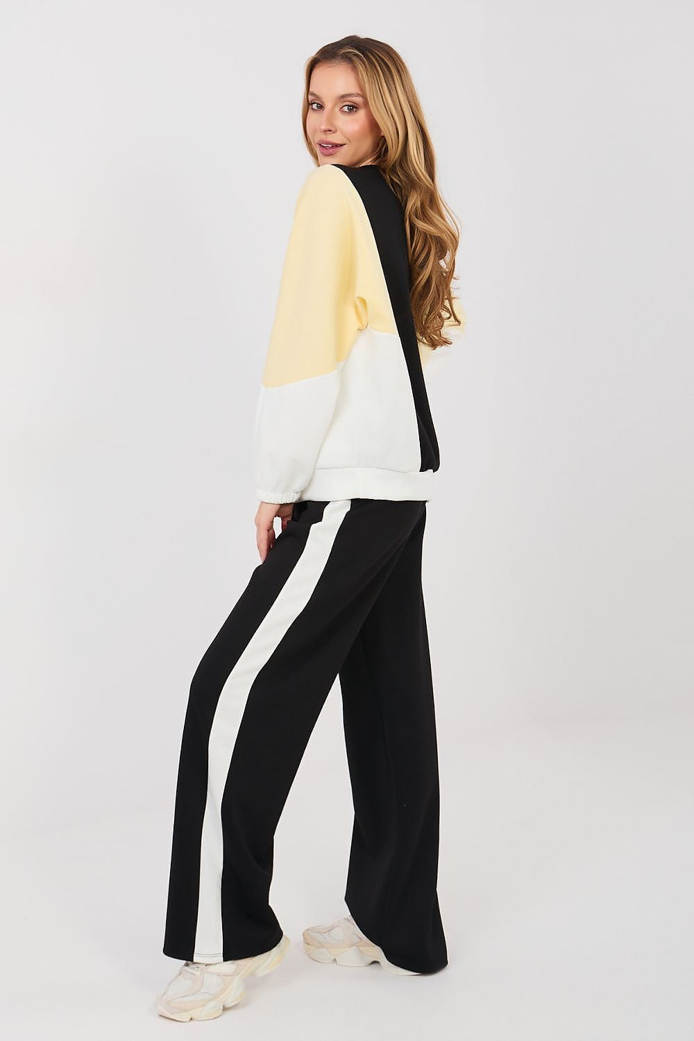 Completo tuta in morbidissima viscosa elasticizzata