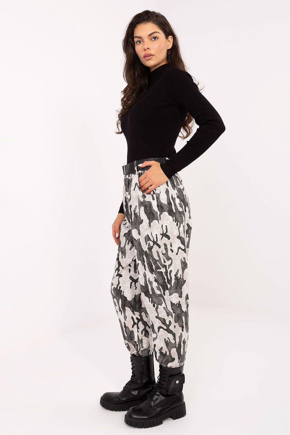  Pantaloni da donna model 218437 Italy Moda 