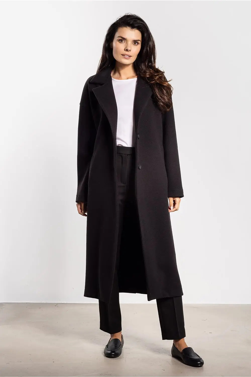 Elegante cappotto midi dal design minimalista con revers