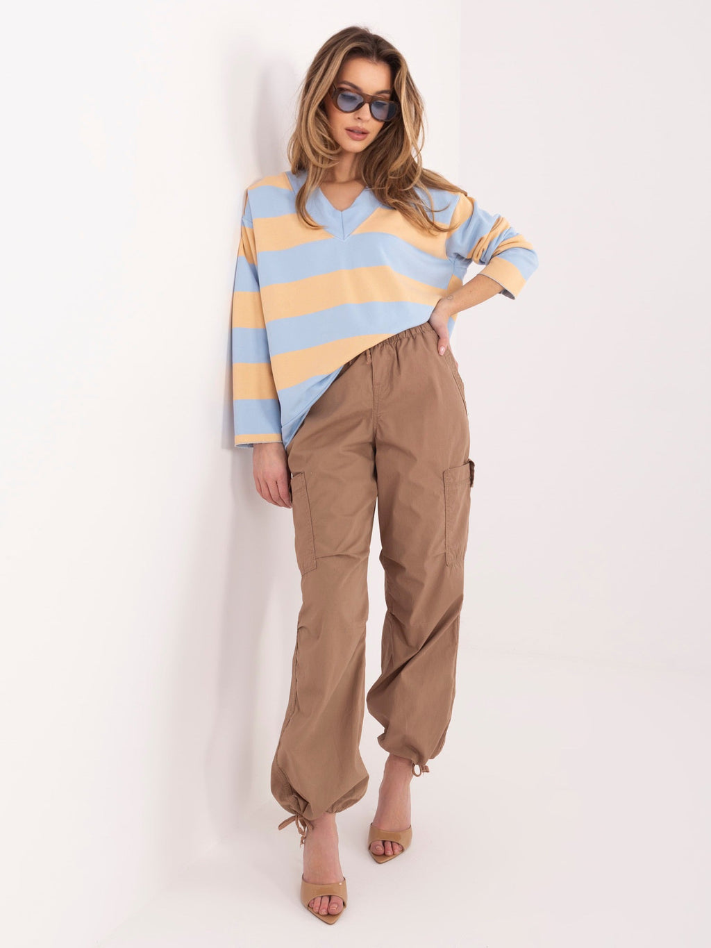 Felpa Light con Scollo a V e Motivo Strisce – Comfort Chic