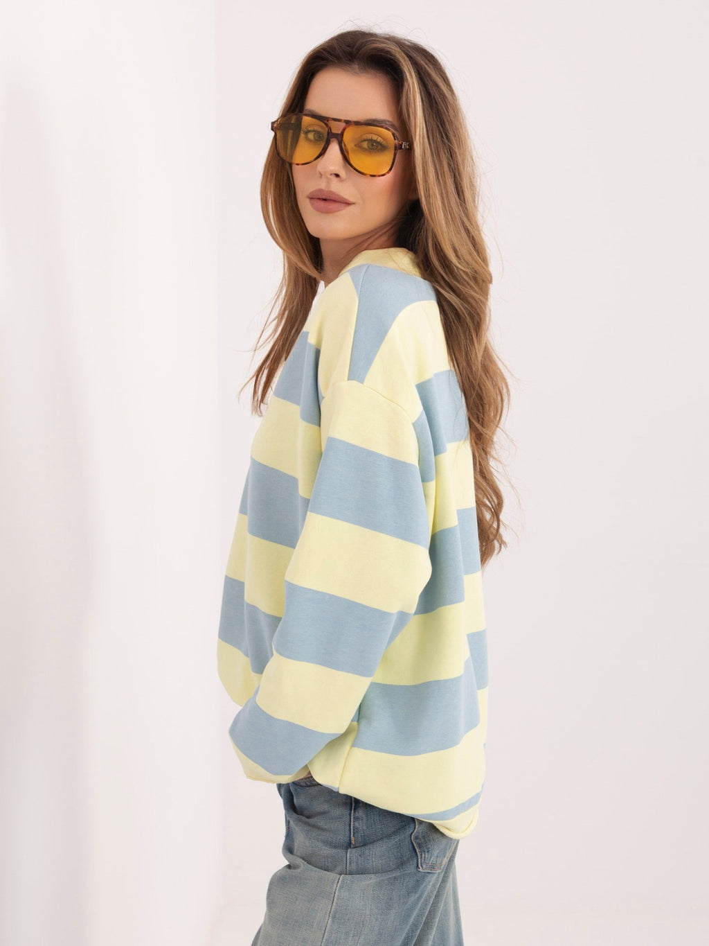 Felpa Light con Scollo a V e Motivo Strisce – Comfort Chic