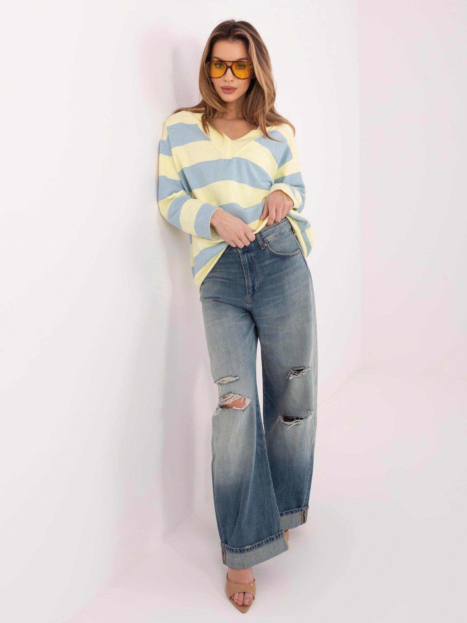 Felpa Light con Scollo a V e Motivo Strisce – Comfort Chic