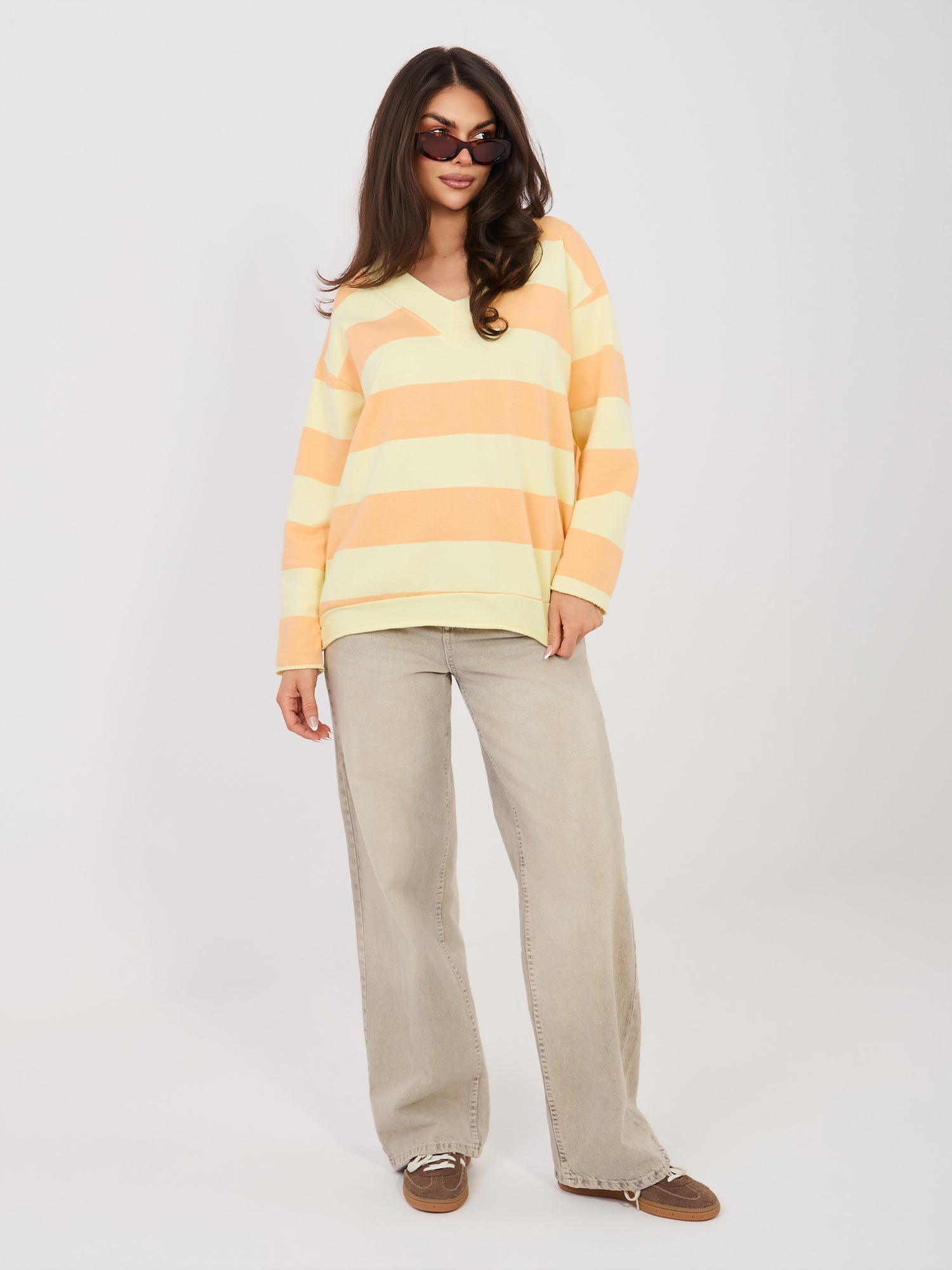 Felpa Light con Scollo a V e Motivo Strisce – Comfort Chic