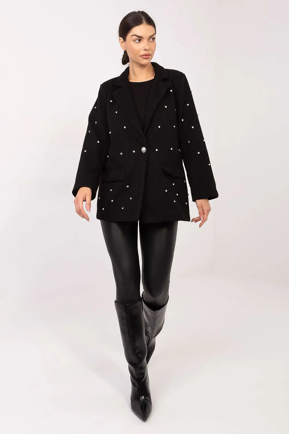 Giacca da donna con borchie brillanti sul davanti