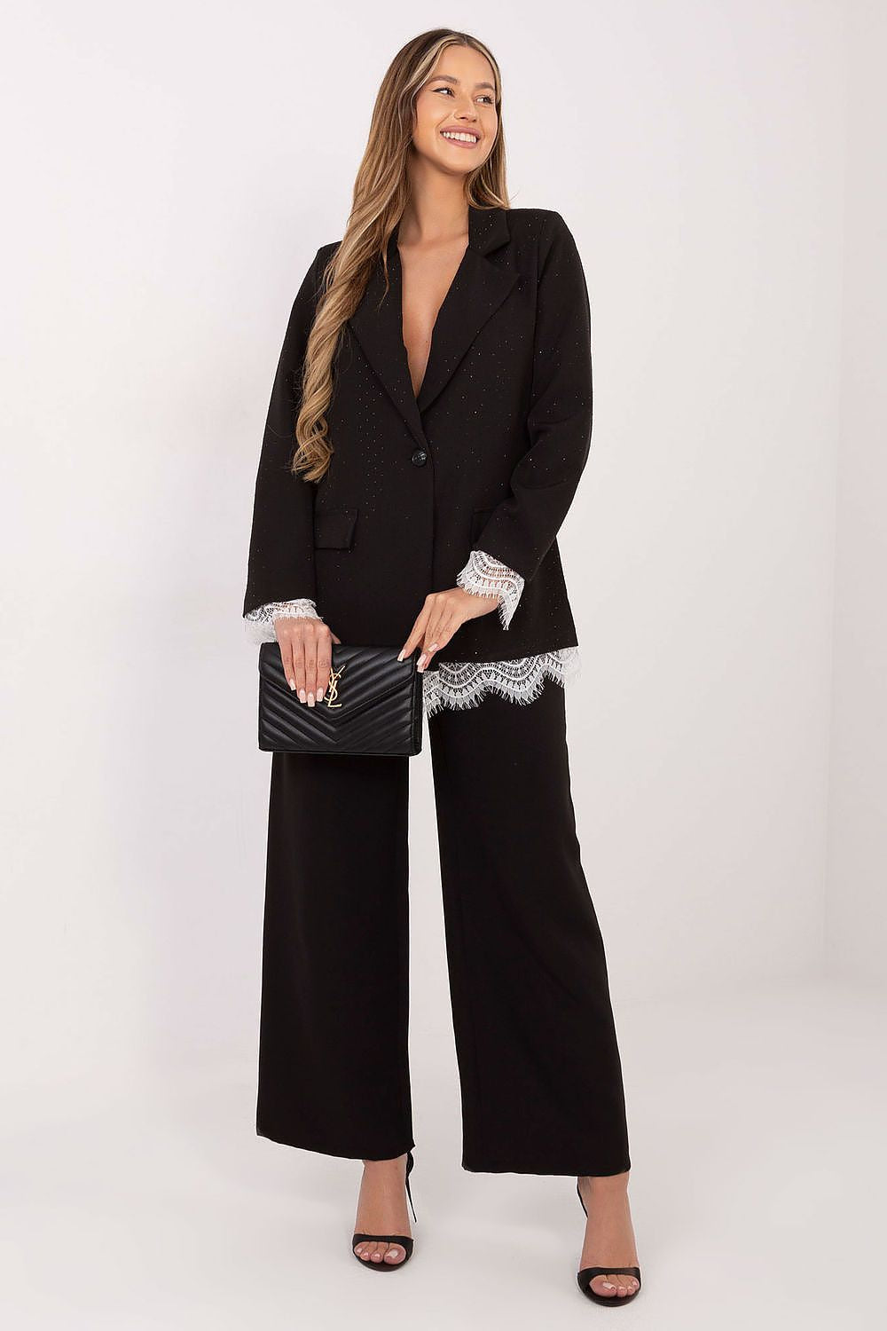 Giacca elegante da donna con dettagli in strass e pizzo