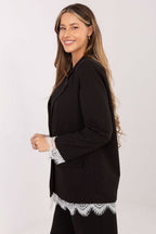 Giacca elegante da donna con dettagli in strass e pizzo