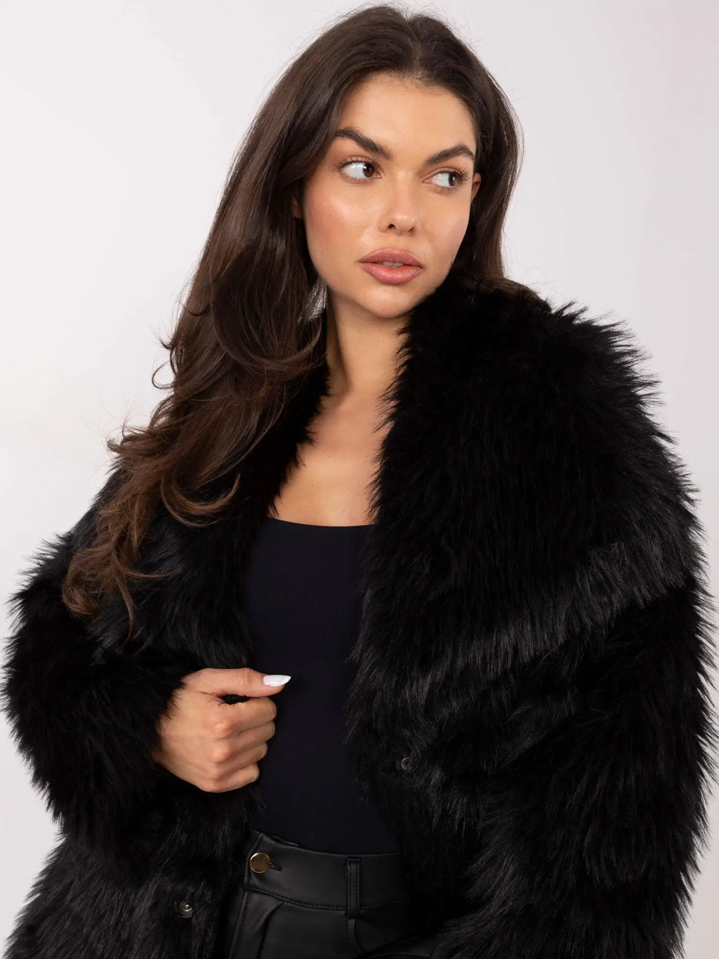 Giubbino elegante in eco-pelliccia morbido e lucido - 220953