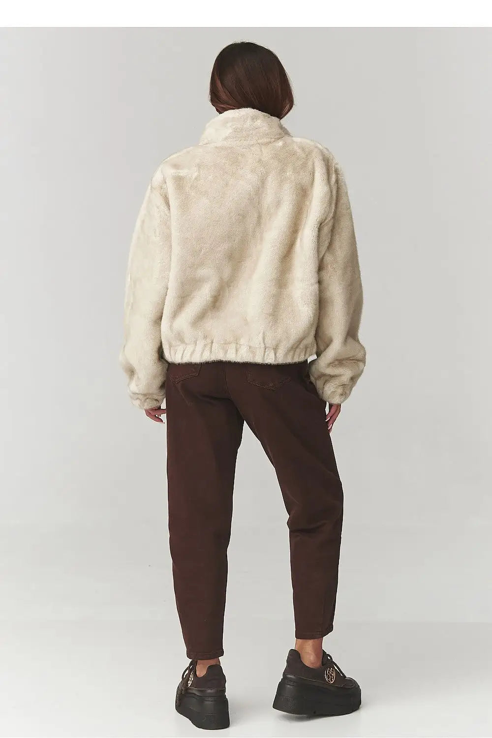 Giubbino in eco pelliccia dal design classico e raffinato