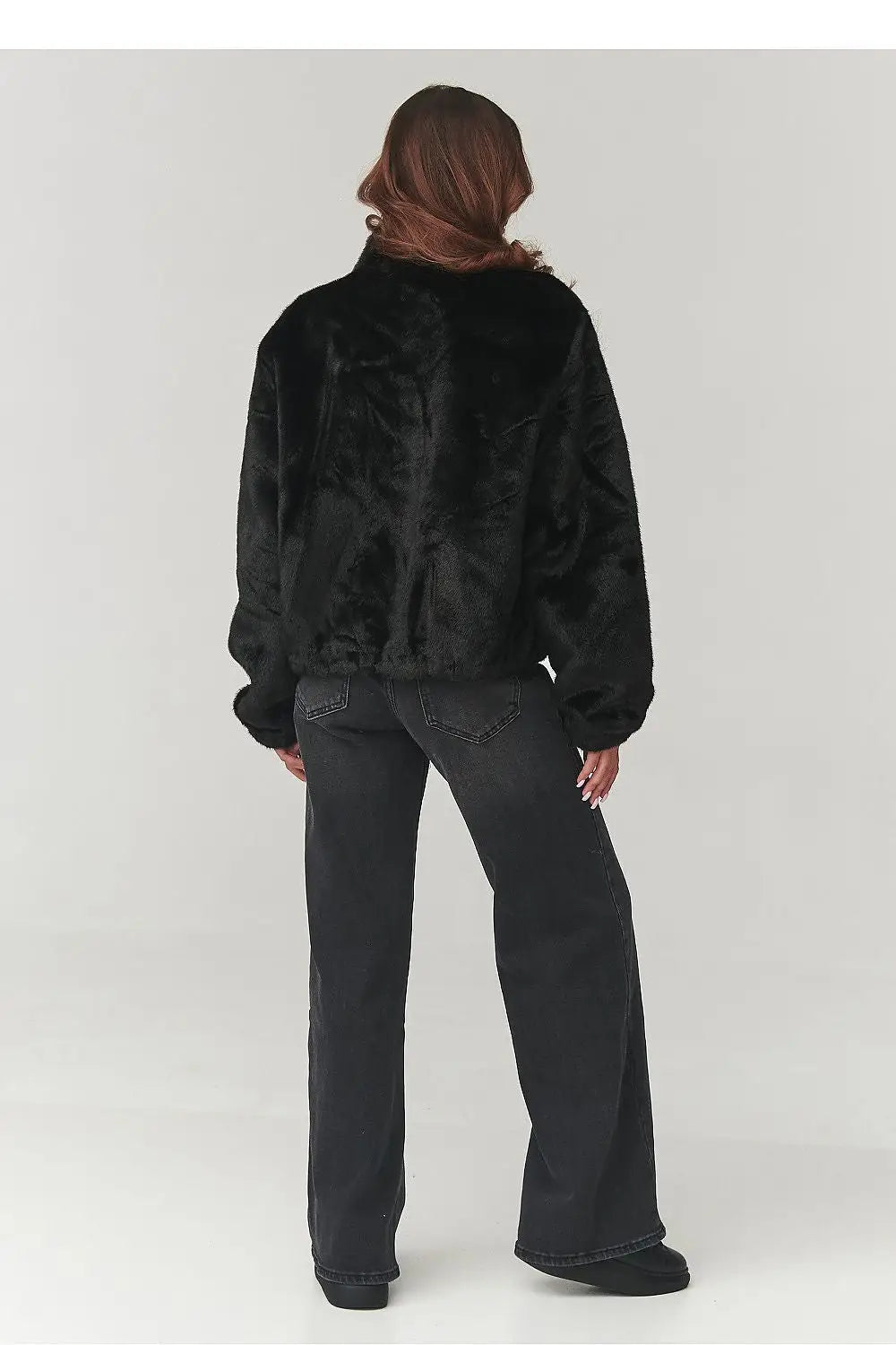 Giubbino in eco pelliccia dal design classico e raffinato