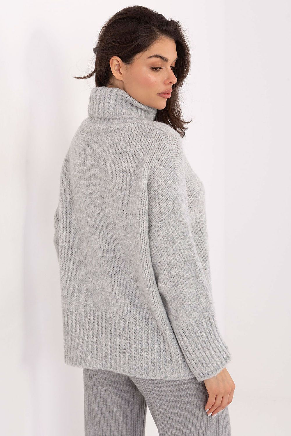 Maglione donna con collo alto in maglia grossa - 223092