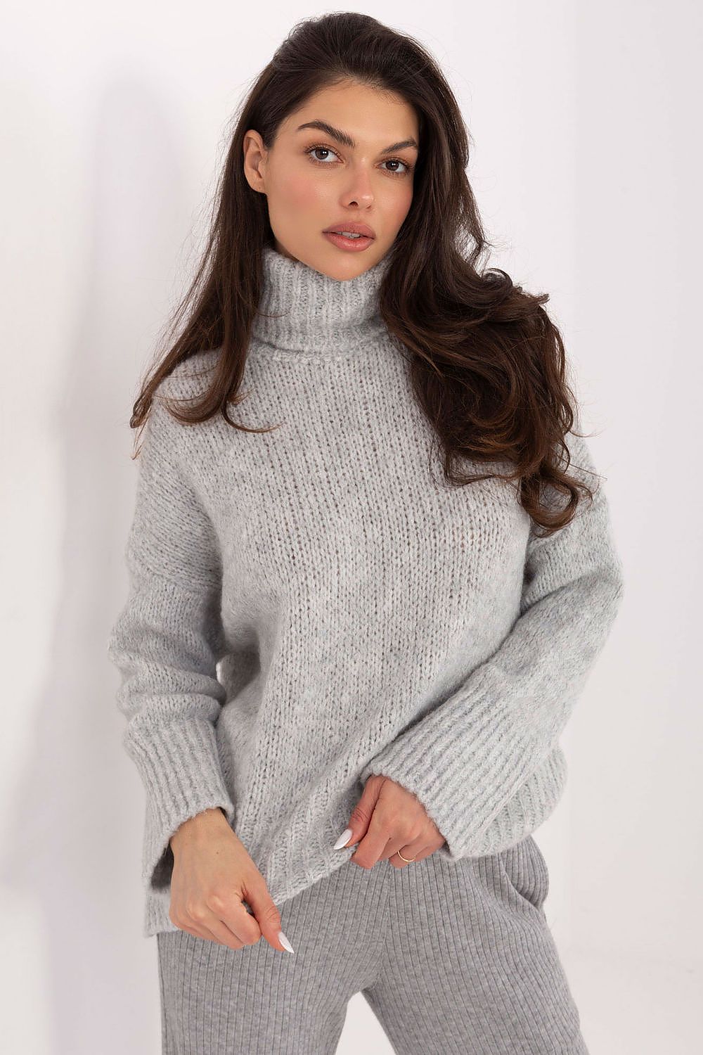 Maglione donna con collo alto in maglia grossa - 223092