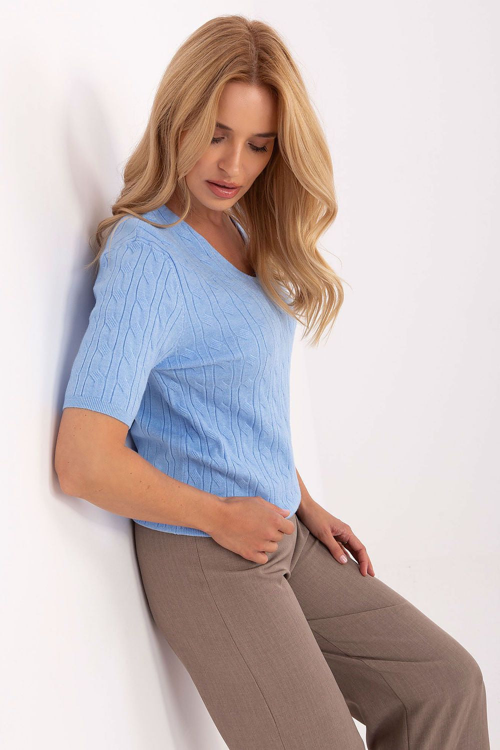 Maglione da donna in viscosa elasticizzata con collo a V