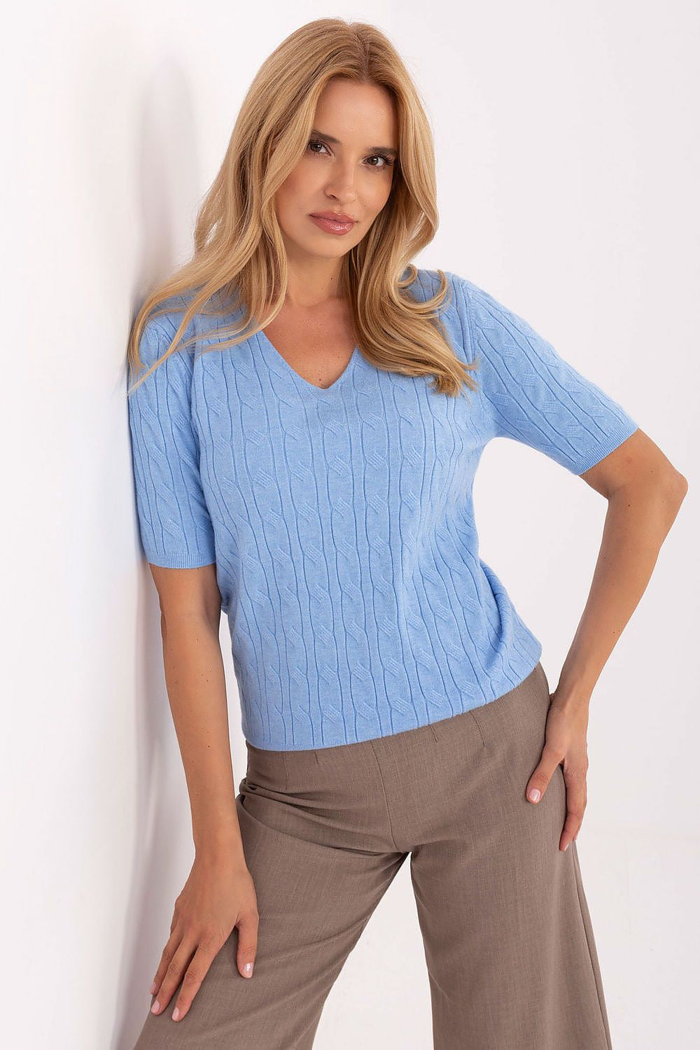 Maglione da donna in viscosa elasticizzata con collo a V