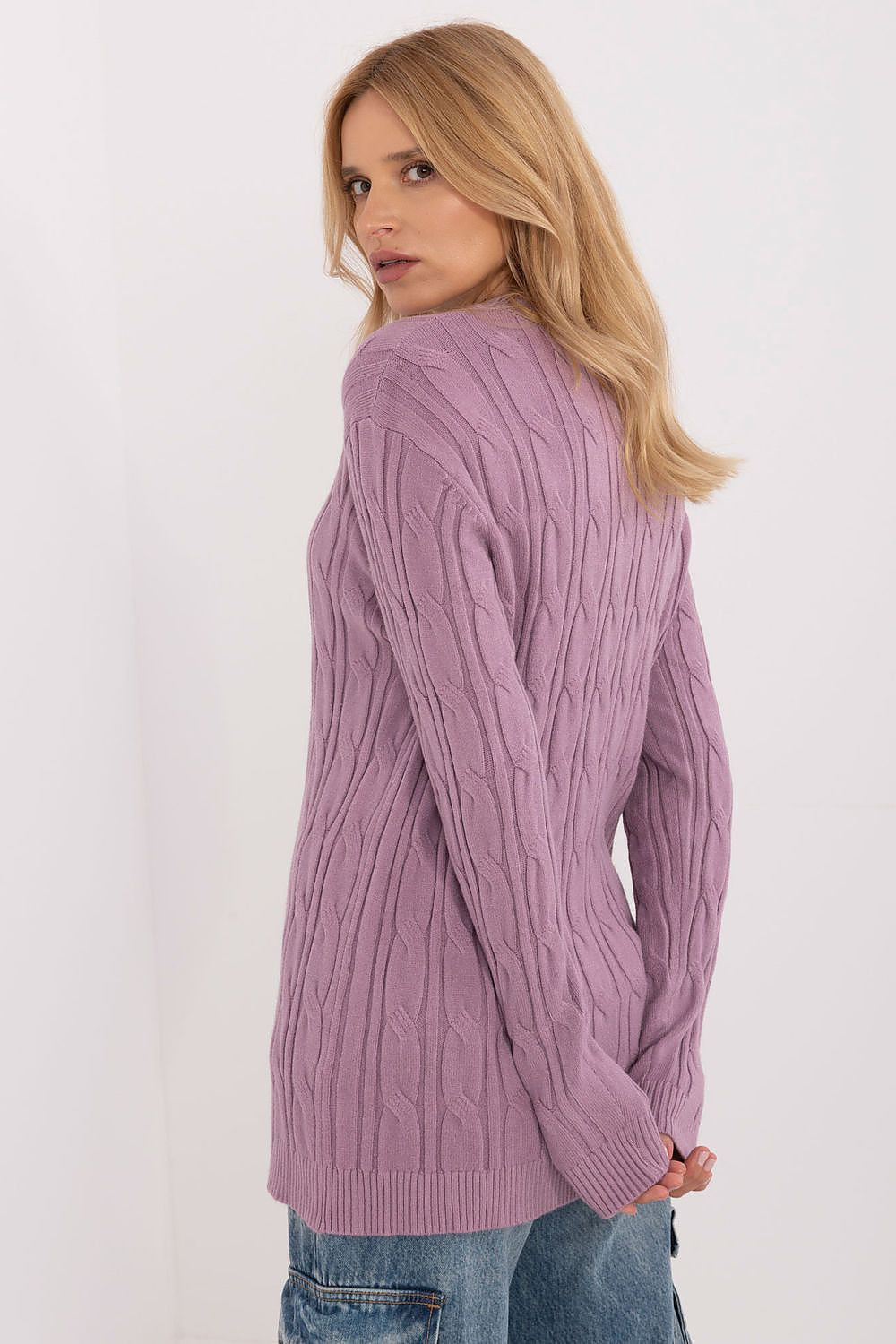 Maglione girocollo in calda viscosa con motivo a trecce