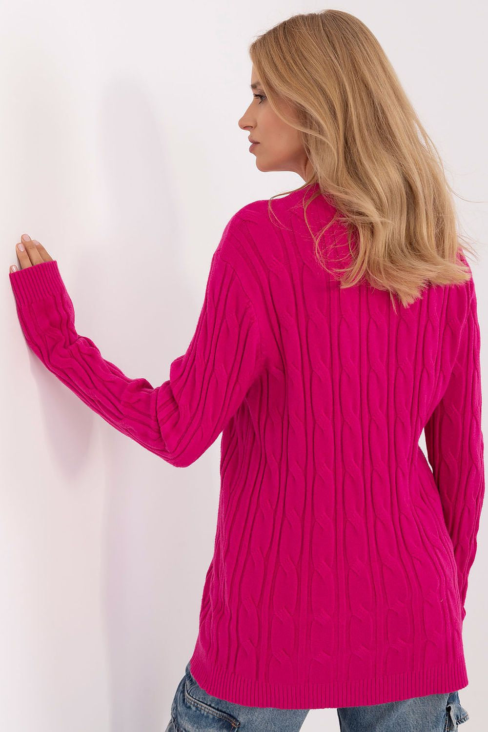 Maglione girocollo in calda viscosa con motivo a trecce