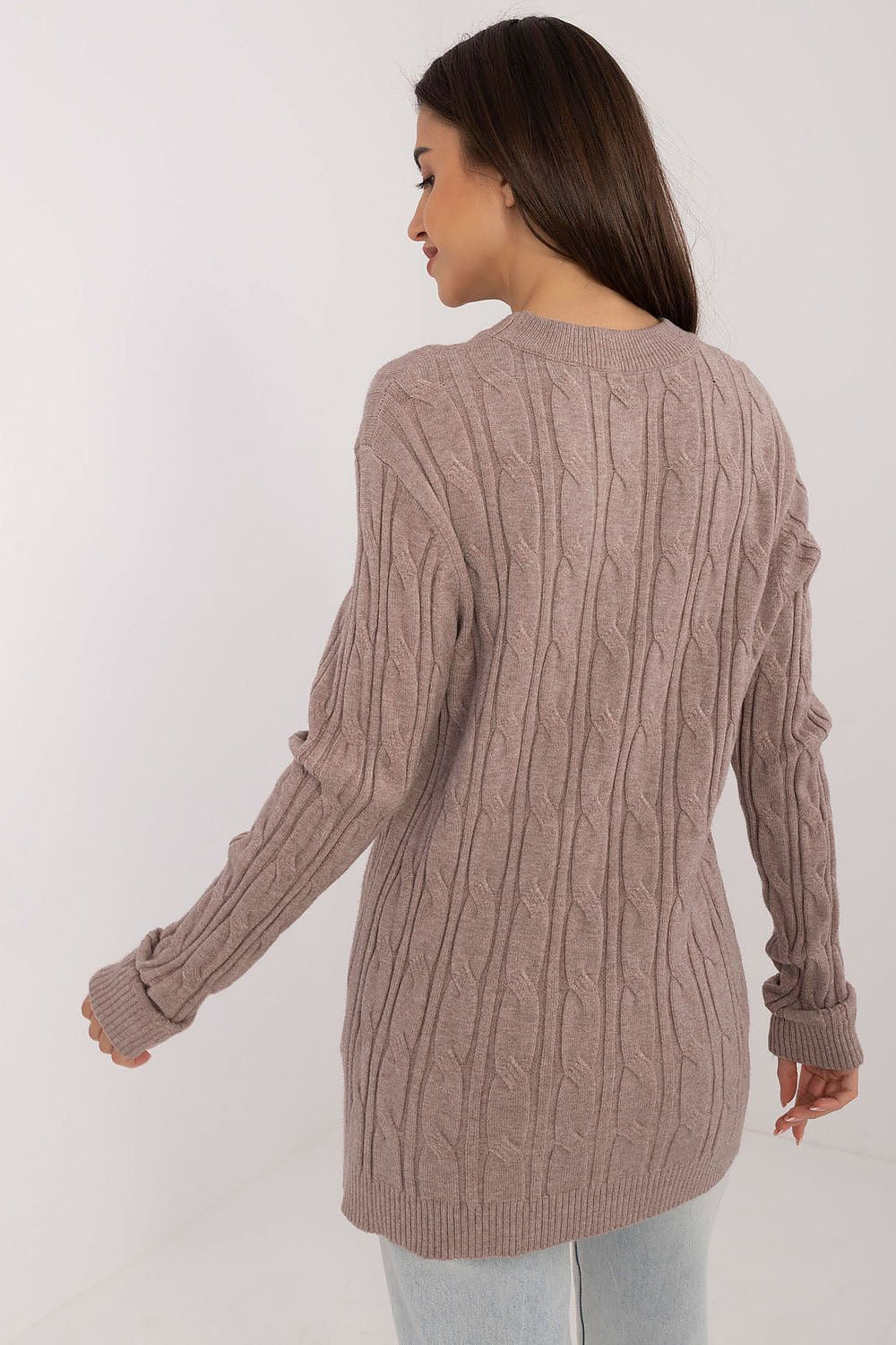 Maglione girocollo in calda viscosa con motivo a trecce
