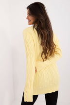 Maglione girocollo in calda viscosa con motivo a trecce