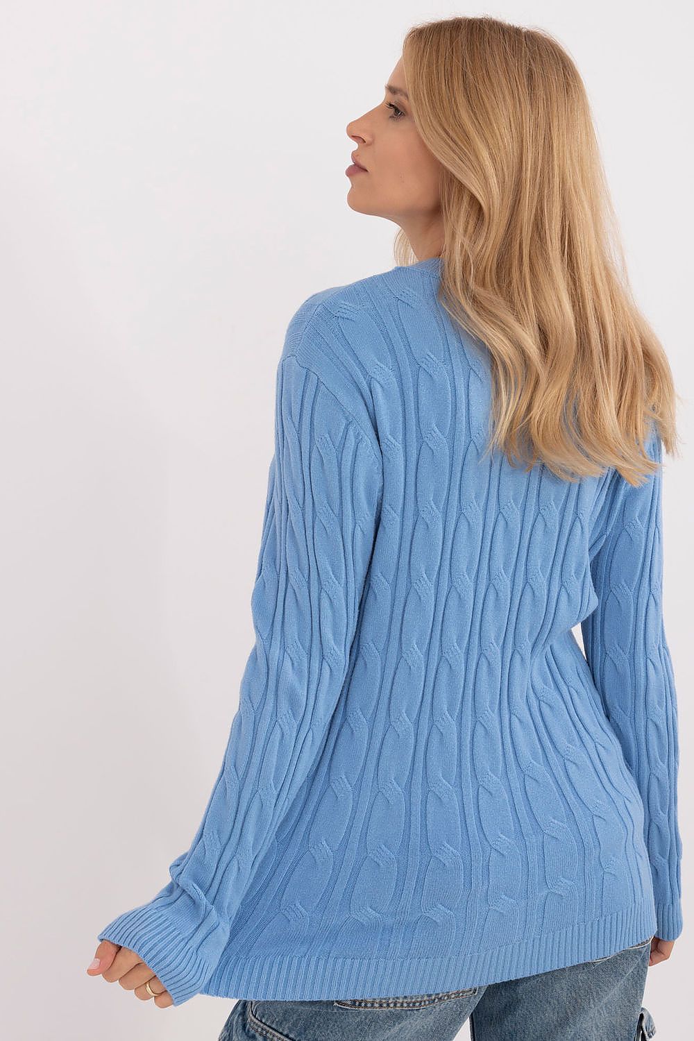 Maglione girocollo in calda viscosa con motivo a trecce