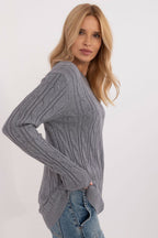 Maglione girocollo in calda viscosa con motivo a trecce