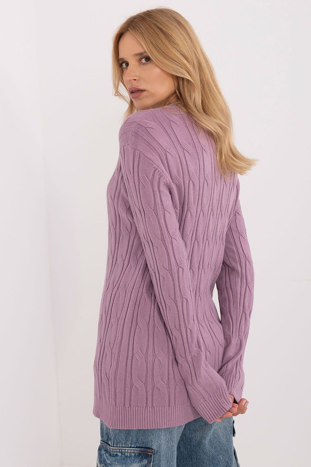 Maglione girocollo in calda viscosa con motivo a trecce
