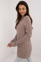 Maglione girocollo in calda viscosa con motivo a trecce
