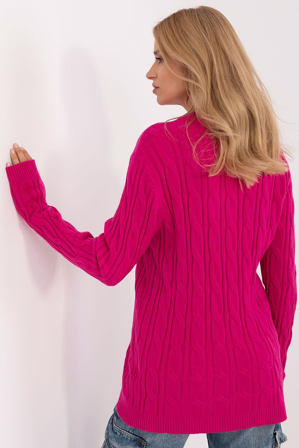 Maglione girocollo in calda viscosa con motivo a trecce